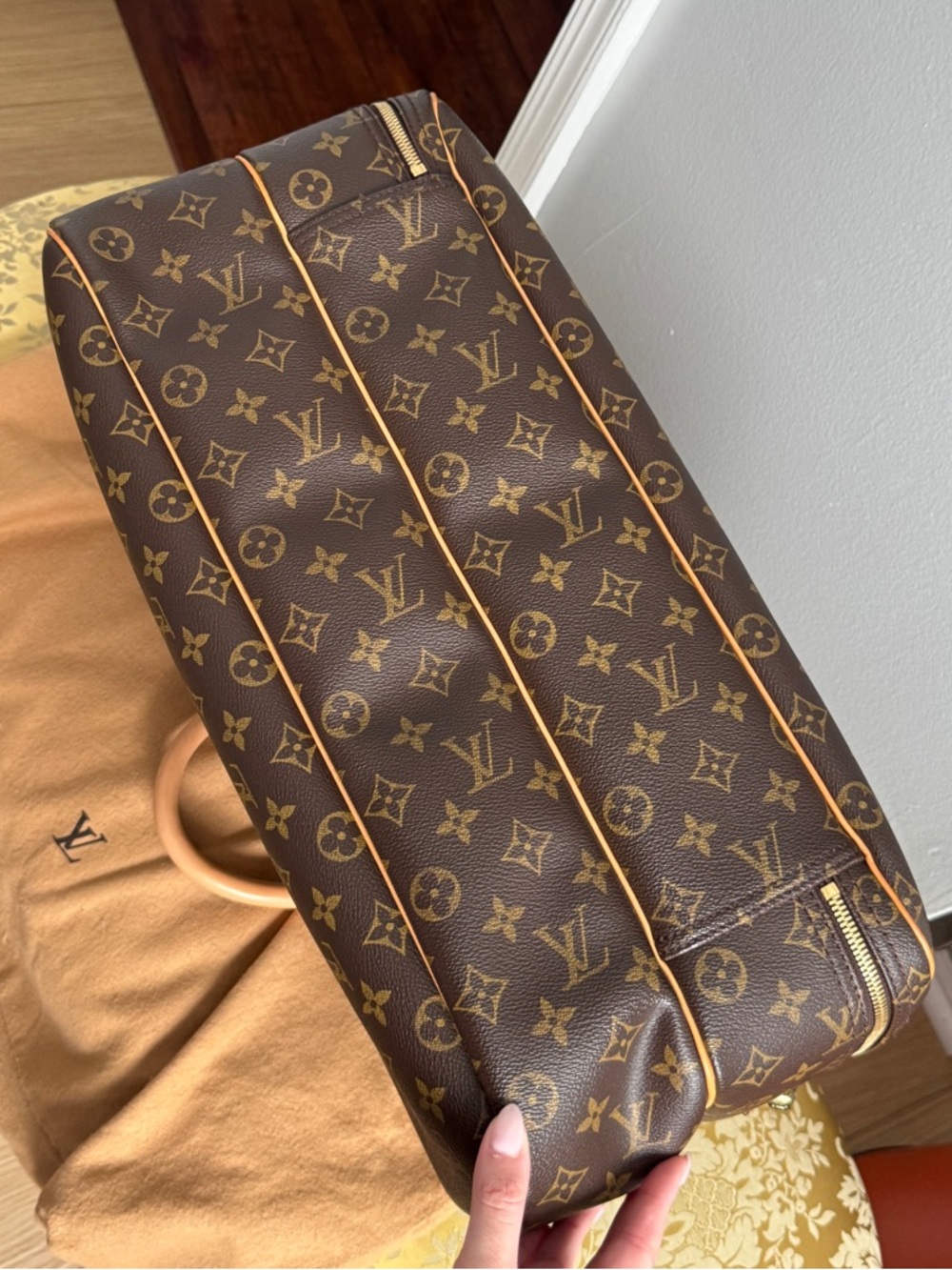 Louis Vuitton Monogram Alize Weekender - Picture 4 of 16
